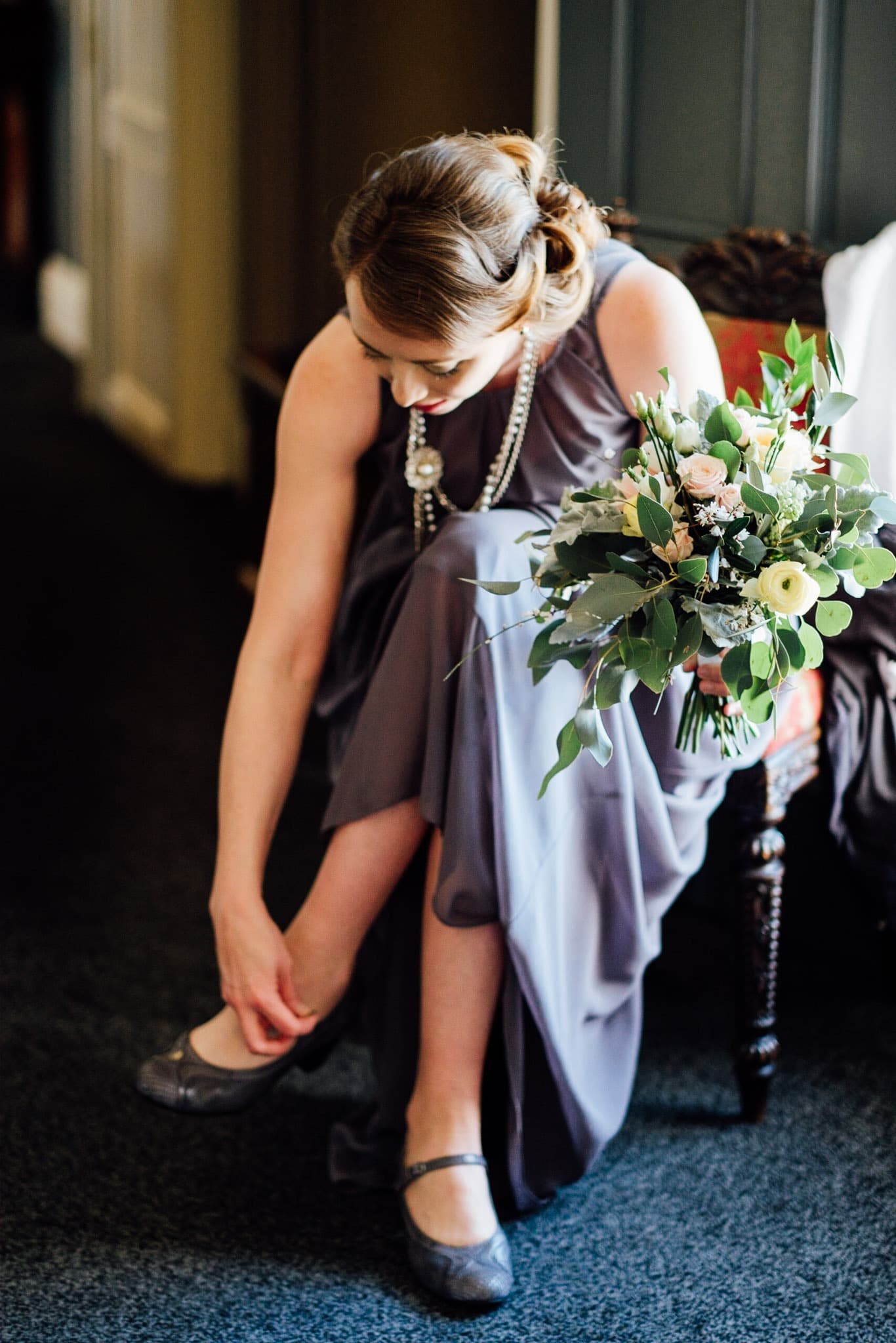 bridesmaid puts her shoes on