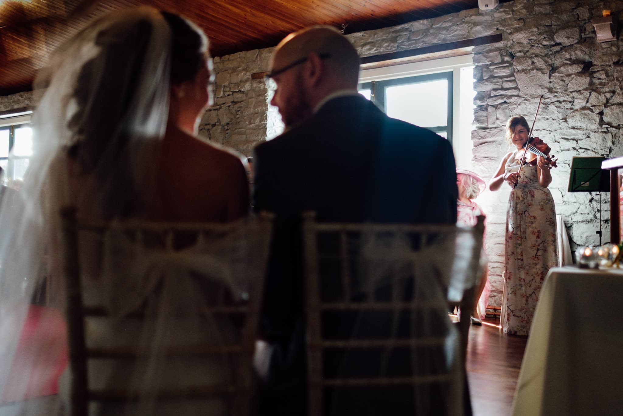 violin player at a wedding