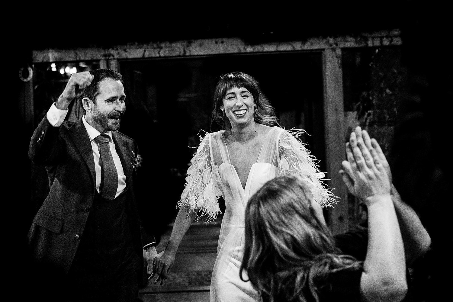 A bride and groom arrive for their dinner at Mount Druid wedding venue